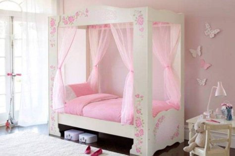 pink-canopy-bed